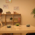 ＜熟女＞ ニンゲン観察 「全部お母さまが悪いんですよ」息子の不祥事は連帯責任！ご迷惑をお掛けした担任教師に熟れたおま〇こで償う美人母 【FANZA】