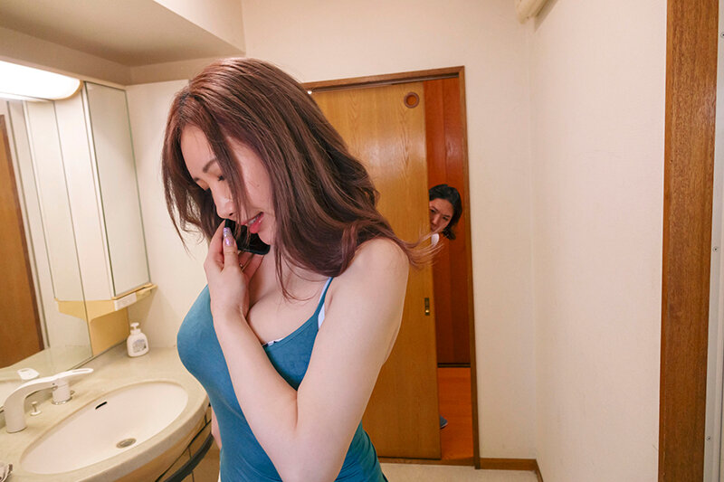 ＜熟女＞ 研修で上京した童貞社員に夫に内緒で揉ませてあげた優しい優しい...