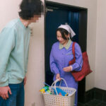 ＜熟女＞ 「本当に童貞なの…？」家事代行のパートさんに童貞のフリして お願いしまくり母性本能をくすぐる方向でなんだかんだ人妻とタダマンしまくっている鬼畜ヤリチンバイト君の盗撮NTR素材2 【FANZA】