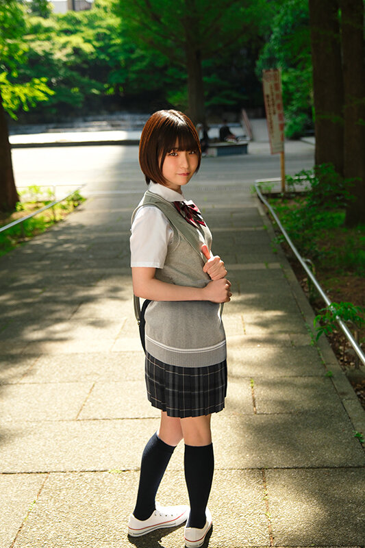 ＜熟女＞ 近所で見つけたパンチラ女子校生Rちゃんと失神キメセク遊び【素...