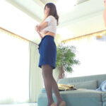 ＜熟女＞ 美乳人妻限定！乳首こねくり我慢ゲーム大会 ノーブラ透け乳首をず～っとコリコリされ感度が爆上がりした人妻はデカチンを見せつけられて中出しも拒めないのか！？2 【FANZA】