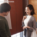 ＜熟女＞ 「本当に、先っぽ3cmだけだからね…。」 久々に再会した幼馴染と悪ふざけから始まる友達以上、不倫未満の焦らし中出し1週間―。 篠田ゆう 【FANZA】