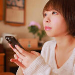 ＜熟女＞ 乳首びんびん巨乳妻 ボロ独身寮でガニ股オーガズム 宍戸里帆 【FANZA】