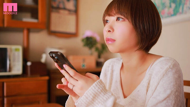 ＜熟女＞ 乳首びんびん巨乳妻 ボロ独身寮でガニ股オーガズム 宍戸里帆 ...