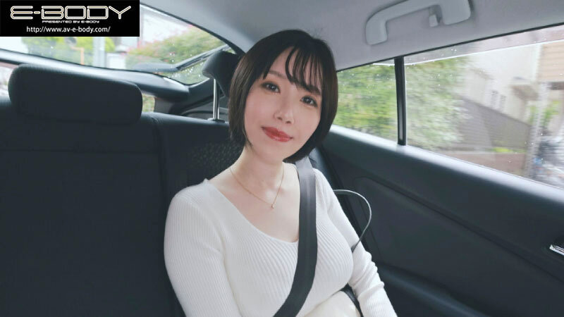 ＜熟女＞ 全てを包み込む完熟おっぱい（Icup）のにっこり上品ママ 白...