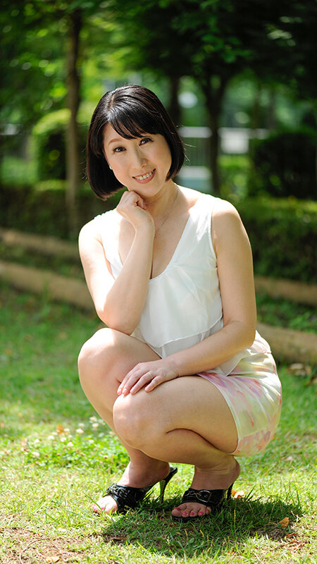 ＜熟女＞ ショートヘアーのおばさん スッキリ清潔感！清清しい性格！さわ...