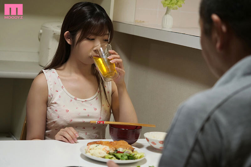 ＜熟女＞ 妻が不在の3日間、未成熟で新鮮なミニ連れ子をキメセク漬けして...