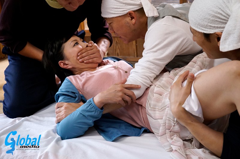 ＜熟女＞ 人妻捕鯨船 水着の五十路美熟女 大量潮吹きドキュメント 円城...