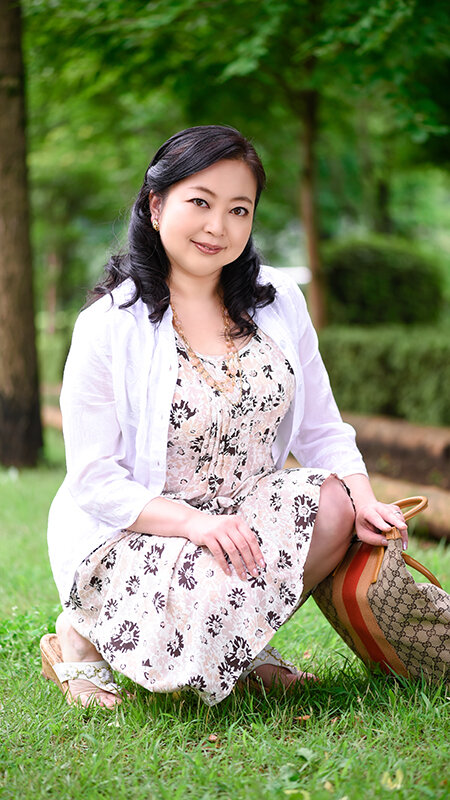 ＜熟女＞ 五十路で美人で爆乳って最強かよっ！ 初撮りおばさん 厳選素人...