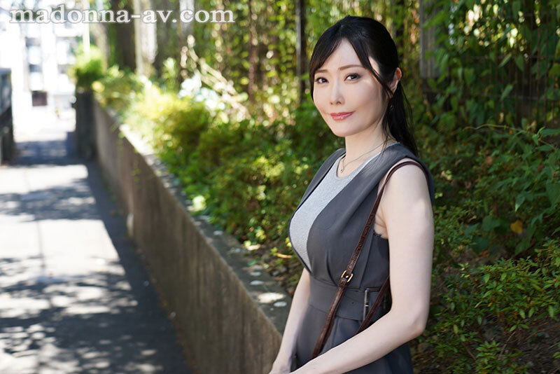 ＜熟女＞ 近寄りがたい雰囲気―。本当は…尽くしたい、デキる人妻の‘従順...