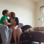 ＜熟女＞ 街でブラブラしていたら男に声を掛けられて、初対面なのに男の家までついて行っちゃうガード甘すぎなおばさん 12人8時間 2 【FANZA】