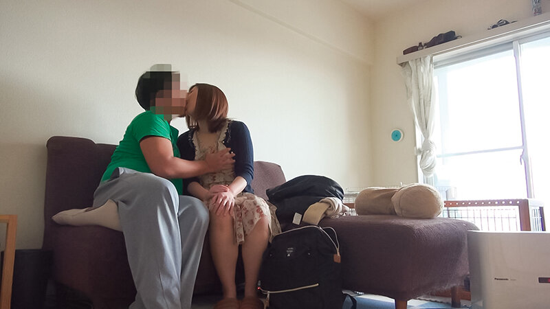 ＜熟女＞ 街でブラブラしていたら男に声を掛けられて、初対面なのに男の家...