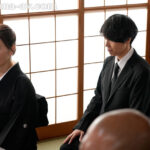 ＜熟女＞ 夫の遺影の前で息子に中出しされ続けた母。 松本翔子 【FANZA】