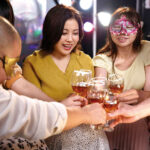 ＜熟女＞ 魅惑のハプニングバー 寺島志保 【FANZA】