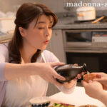 ＜熟女＞ 最愛の母と飲み交わした一夜。酒と潮吹きに溺れて大人になった僕。 岡江凛 【FANZA】