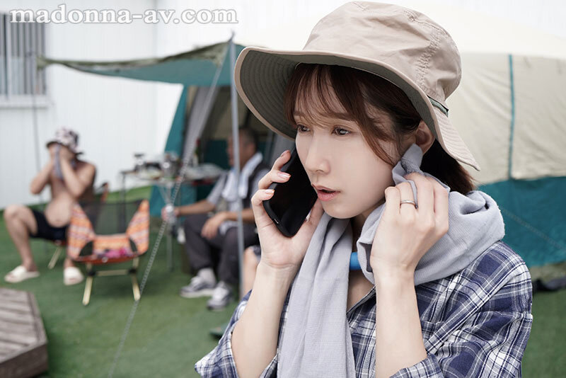 ＜熟女＞ 町内キャンプNTR テント内で中出しされた妻の【閲覧注意】浮...