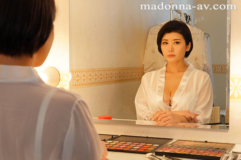 ＜熟女＞ 身も心も相性抜群の2人ー。’想い’と’唇’が重なる濃密接吻ソ...