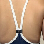 ＜熟女＞ 和久井美兎 濡れてテカってピッタリ密着 神スク水 可愛い女子のスクール水着姿をじっとりと堪能！着替え盗撮から始まり貧乳から巨乳にパイパン、ハミ毛、ジョリワキ等のフェチ接写やローションソーププレイやスク水ぶっかけ等を完全着衣で楽しむAV 【FANZA】