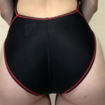 ＜熟女＞ 比嘉まりあ 濡れてテカってピッタリ密着 神競泳水着 可愛い女子の競泳水着姿をじっとりと堪能！着替え盗撮から始まり貧乳から巨乳にパイパン、ハミ毛、ジョリワキ等のフェチ接写やローションソーププレイや競泳水着ぶっかけ等を完全着衣で楽しむAV 【FANZA】