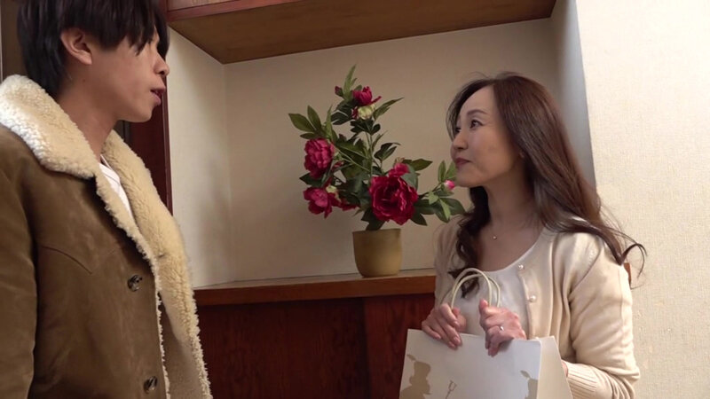 ＜熟女＞ 綺麗でいやらしい叔母さんの溢れる艶熟した色香に欲情する僕 美...