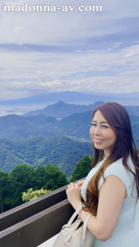 ＜熟女＞ デビュー25周年記念作品！！ ガチ二人きり温泉旅行でヤリまく...