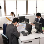 ＜熟女＞ 女上司と二人きり… 嵐の夜、帰宅困難となったキャリアウーマンと冴えない部下の禁断性行 10名収録 240分 【FANZA】