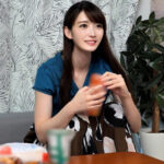 ＜熟女＞ イケメンが人妻を部屋に連れ込んでSEXに持ち込む様子を盗み撮りしたDVD。019～強引にそのまま中出ししちゃいました～ 【FANZA】