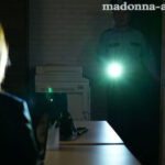 ＜熟女＞ 密着セックス ～深夜のオフィスで、警備員と残業不貞愛～ 小島みなみ 【FANZA】