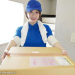 ＜熟女＞ 配送会社で働くべっぴんシングルマザーが学生バイトといたるところで濃厚アヘアヘSEX 〈母〉と〈女〉のダブルワークでかなえさんは大忙し！！ 夢実かなえ 【FANZA】