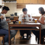 ＜熟女＞ 家族皆が巣立った実家で、 母と過ごす近親相姦の日々―。 葉月保奈美 【FANZA】