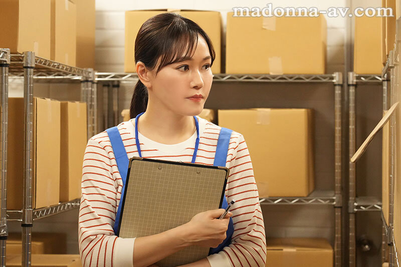 ＜熟女＞ 倉庫パート中の副業肉便器 脱いだら凄い地味な主婦は最低賃金の...