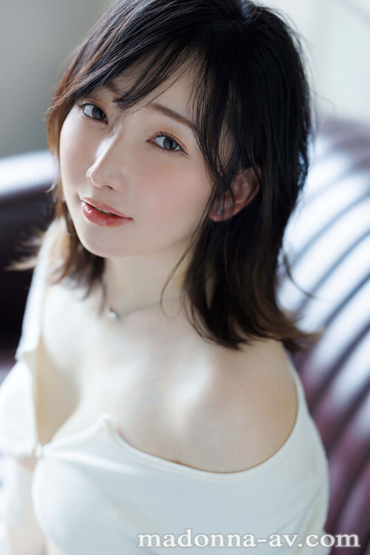 ＜熟女＞ 新人 保科希帆 32歳 AV DEBUT 純真な保育士の人妻...