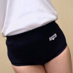 ＜熟女＞ 訳あり3980 北村海智 ムチムチ美尻 神ブルマ 美少女やぽっちゃり娘らにピチピチブルマ＆体操着を着せ、ハミパン、ムレムレワレメを毛穴まで見えるほどの超ドアップ接写！さらに尻コキ、着衣お漏らし放尿やブルマぶっかけ等ブルマ好きに送る完全着衣フェチAV 【FANZA】