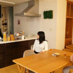 ＜熟女＞ 互いに素性を知った美魔女ママ友と箱ヘルで出逢い、裏引き不倫。 七瀬アリス 【FANZA】