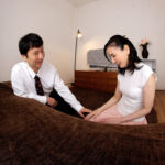 ＜熟女＞ 【VR】セックスレスだった嫁が超至近距離でNTR 二人きりになった瞬間本能のままに嫁を無茶苦茶にしてやった 月野ゆりね 【FANZA】