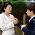 ＜熟女＞ 卒業式の後に…大人になった君へ義母からの贈り物―。 マドンナ専属美熟女が艶やかな色気で門出を祝う―。 北条麻妃 【FANZA】