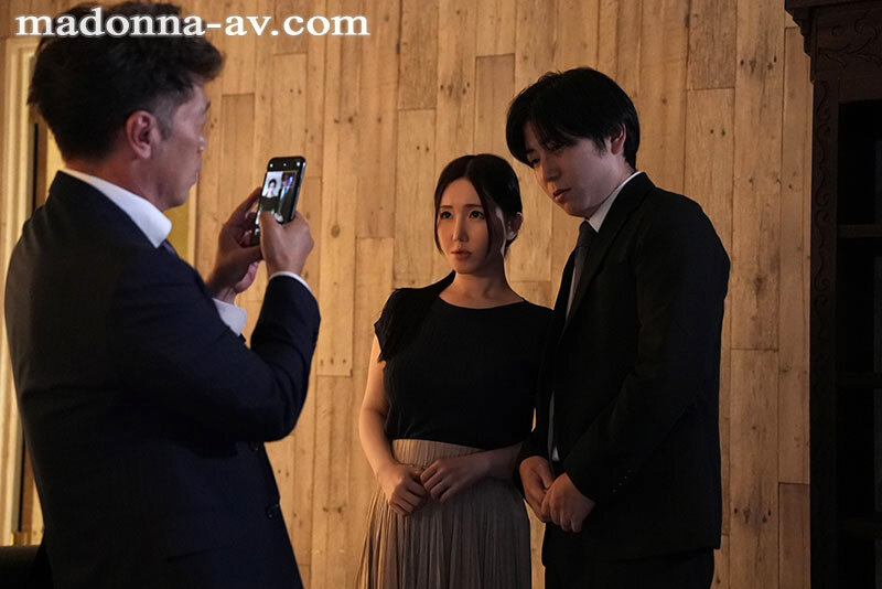 ＜熟女＞ ヌードモデルNTR 上司と羞恥に溺れた妻の衝撃的浮気映像 夏...