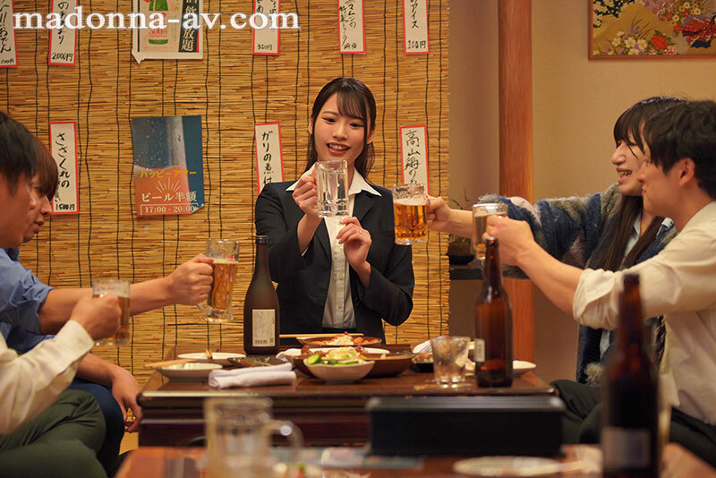 ＜熟女＞ ベッドずり落ち性交。 悪のりサラリーマンにまわされた‘エビ反...