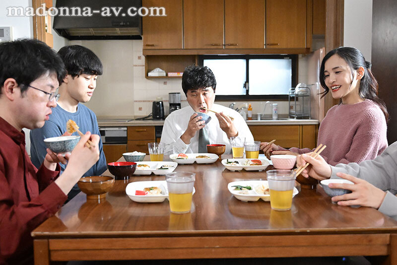 ＜熟女＞ 家族皆が巣立った実家で、 母と過ごす近親相姦の日々―。 吉瀬...