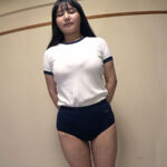 ＜熟女＞ 尾崎みのり ムチムチ美尻 神ブルマ 美少女やぽっちゃり娘らにピチピチブルマ＆体操着を着せ、ハミパン、ムレムレワレメを毛穴まで見えるほどの超ドアップ接写！さらに尻コキ、着衣お漏らし放尿やブルマぶっかけ等ブルマ好きに送る完全着衣フェチAV 【FANZA】