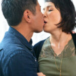 ＜熟女＞ 美人の母と行く生ハメ旅行 五十路・六十路 8時間 【FANZA】