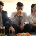 ＜熟女＞ 愛を認めさせたくて妻と絶倫の後輩を2人きりにして3時間…抜かずの追撃中出し計16発で妻を奪われた僕のNTR話 めぐり 【FANZA】