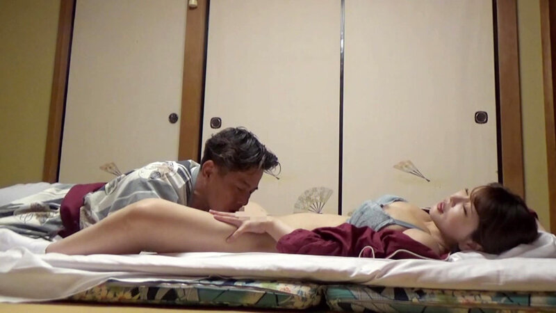 ＜熟女＞ 美人と評判の仲居さんがいる旅館に行って仲居さんを強引に口説い...