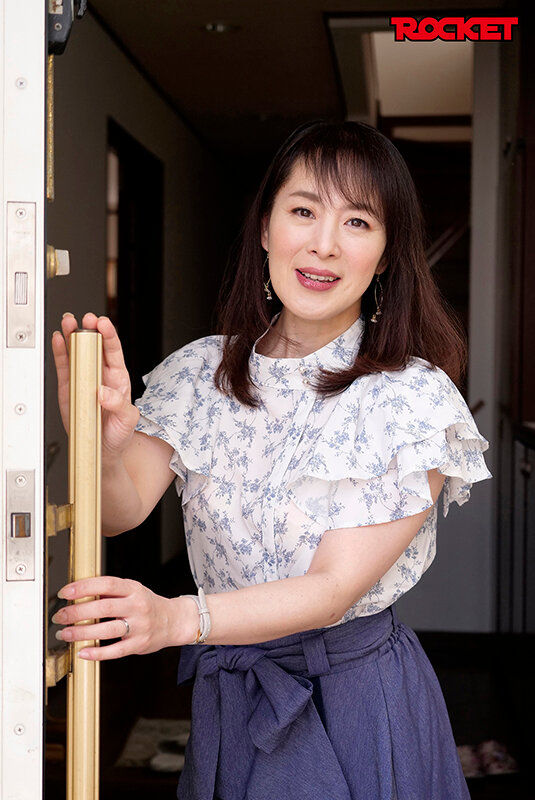 ＜熟女＞ AVで息子とヤッちゃったアノ美人ママの自宅を14年ぶりに訪問...