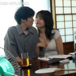 ＜熟女＞ 汗ほとばしる人妻の圧倒的な腰振りで、僕は一度も腰を動かさずに中出ししてしまった。 神宮寺ナオ 【FANZA】