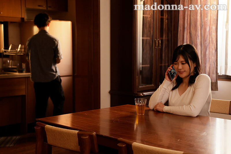 ＜熟女＞ 家族皆が巣立った実家で、 母と過ごす近親相姦の日々―。 紗月...