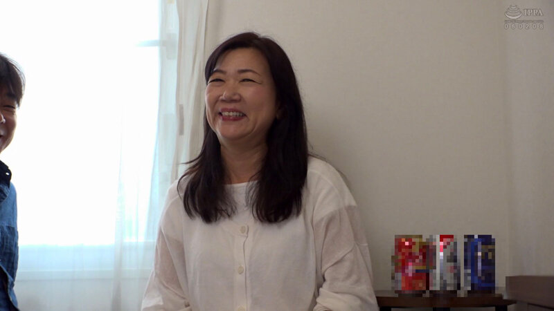 ＜熟女＞ 五十路の潮吹き一番搾り おしっこマ○コスプリンクラー 脅威の...