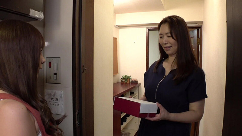 ＜熟女＞ 隣の新婚夫婦から夫も妻も寝取るパラサイトおばさん 【FANZ...