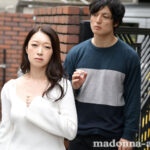 ＜熟女＞ 家族皆が巣立った実家で、 母と過ごす近親相姦の日々―。 三雲彩葉 【FANZA】