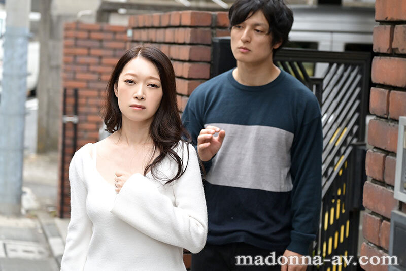 ＜熟女＞ 家族皆が巣立った実家で、 母と過ごす近親相姦の日々―。 三雲...